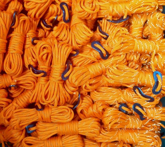 De nylon Weerspiegelende Gloed van de Tentkabel 550lbs Guyline in Donkere T&T 0